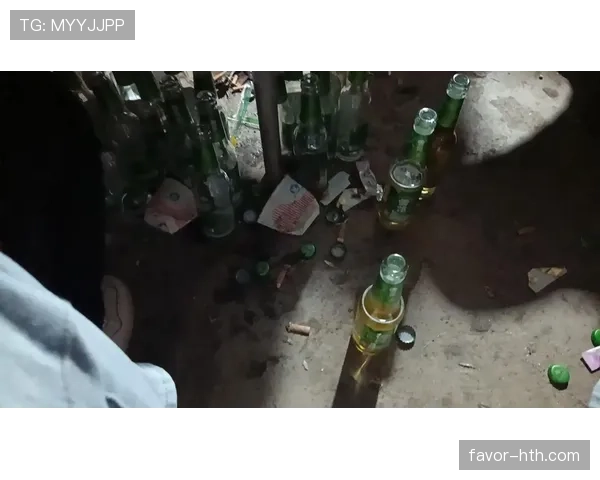 管晨辰晒的晚宴照，桌上一排酒瓶看着就能把我半年工资喝没